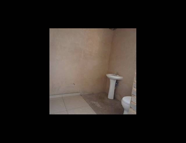 6 BEDROOM HOUSE FOR SALE IN BLUFF